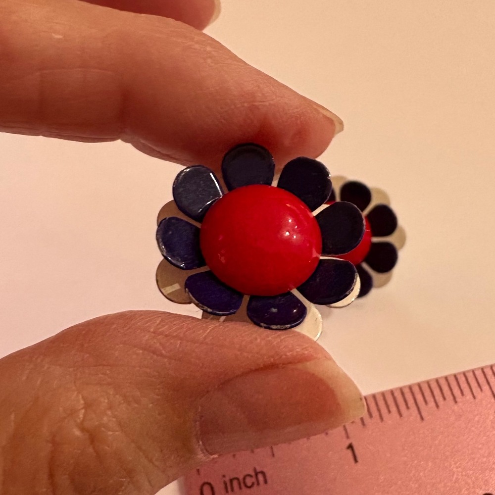 Vintage 1960s Flower Clip On Earrings Red Center Blue Petals Retro Vintage Style - Picture 5 of 10